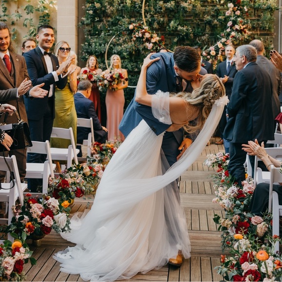 Grace Loves Lace: Star Gown
Bust:32A
Detachable draped tulle armbands - Picture 8 of 15